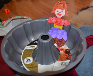 Bundt cake pan and a drawing from Bella